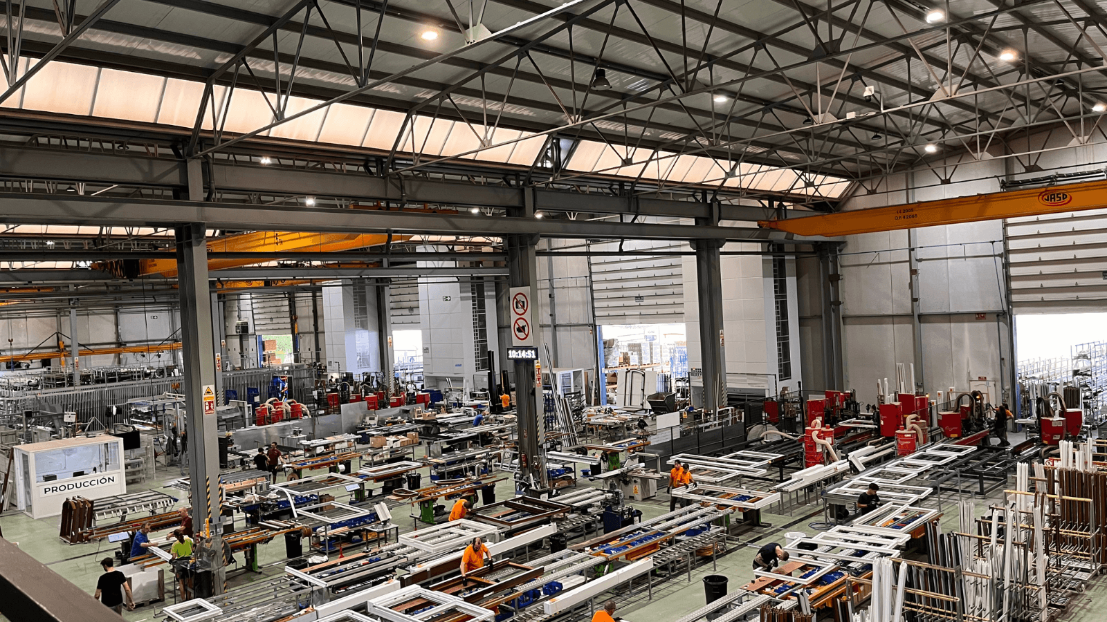 Interior de la fábrica Replus – línea de producción